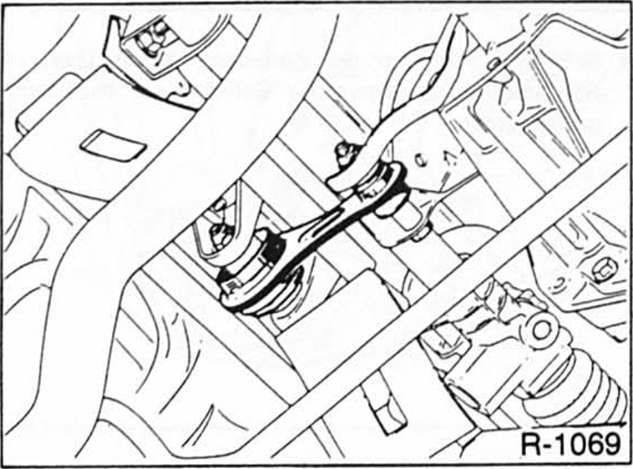 Renault Clio Reparaturanleitung. Motor und getriebe zusammenschrauben