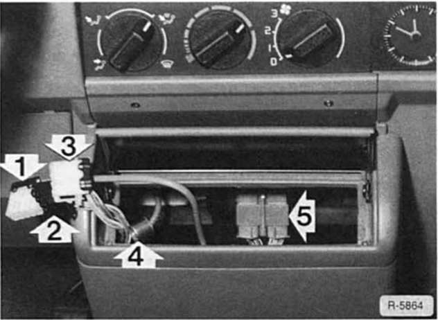 Renault Clio Reparaturanleitung. Radio nachträglich einbauen