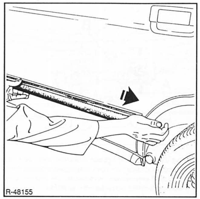 Renault Clio Reparaturanleitung. Schutzieisten aus- und einbauen