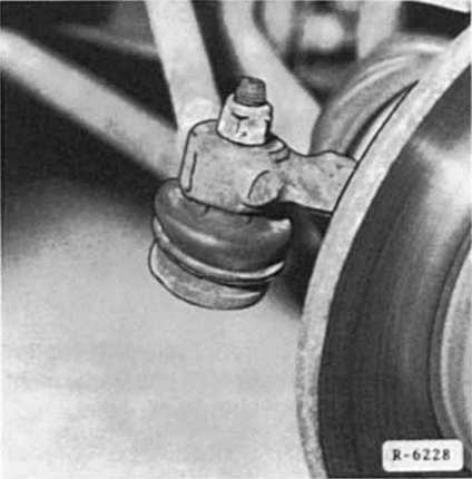 Renault Clio Reparaturanleitung. Staubkappen für spurstangen achsgelenke prüfen